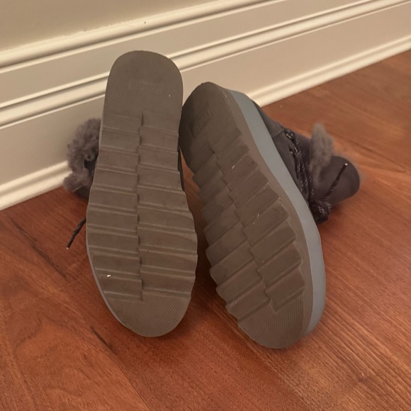 Cougar waterproof Women's Gray Fur-Lined Boots - Picture 5 of 9